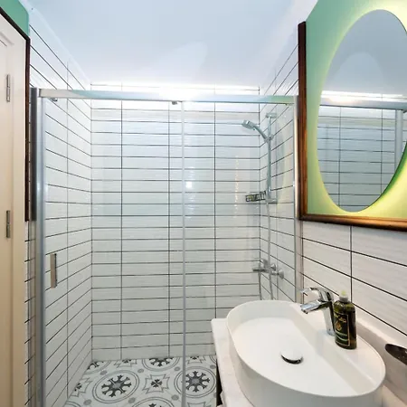 Urla Koestem Mueze * Uzunkuyu