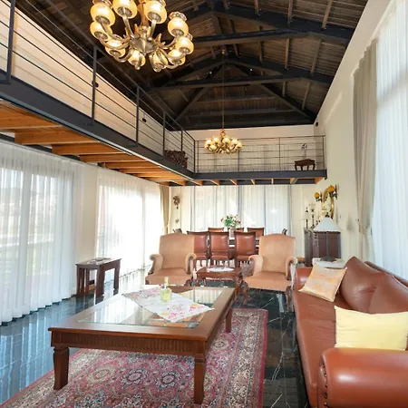 Urla Koestem Mueze Szálloda *